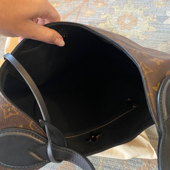Louis Vuitton Flower Hobo Noir - Picture 11 of 15